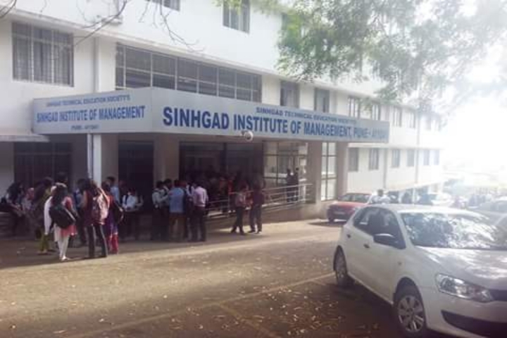 https://cache.careers360.mobi/media/colleges/social-media/media-gallery/5602/2019/6/3/College View of Sinhgad Institute Management Pune_Campus-View.jpg
